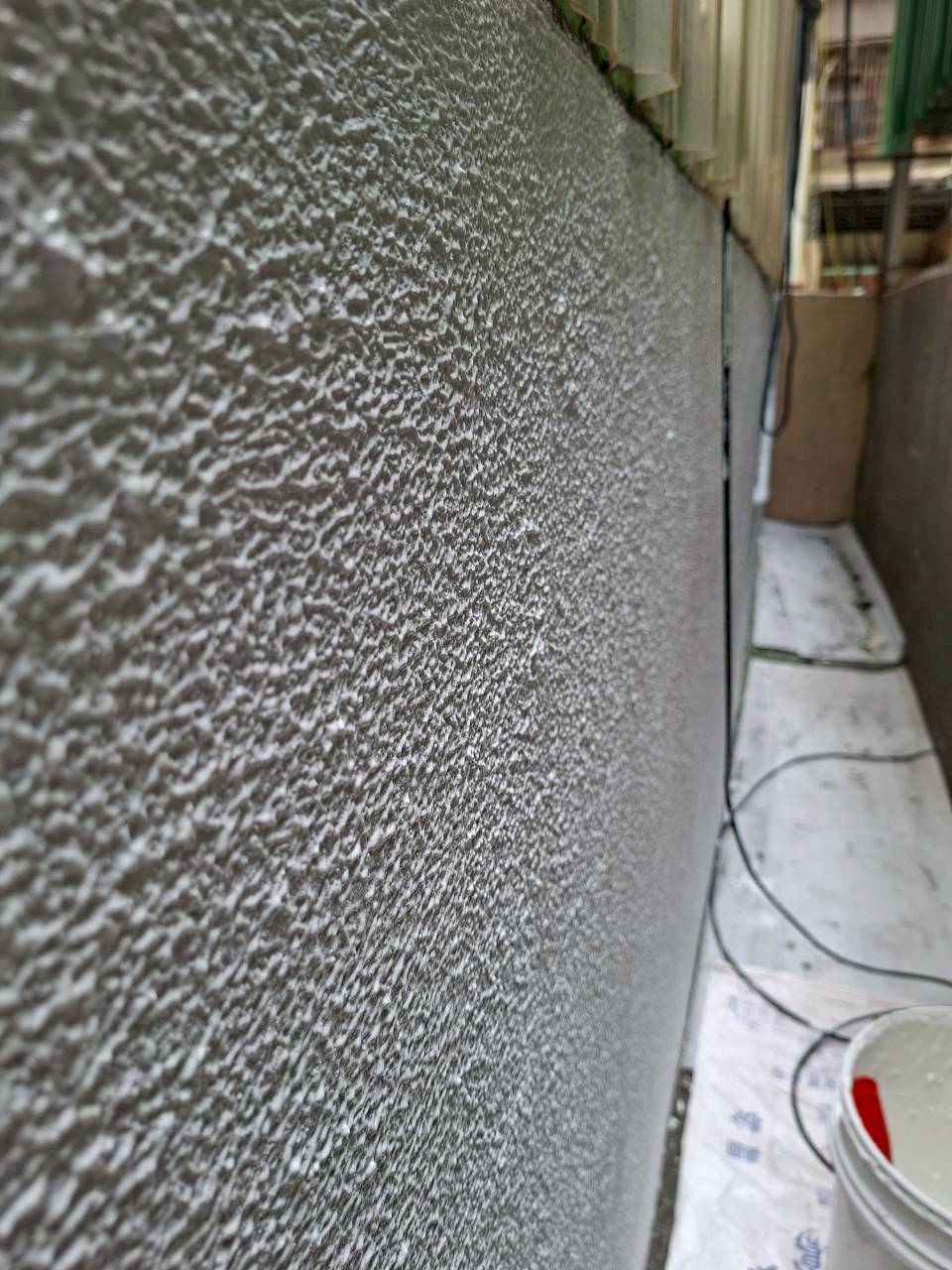 聚脲防水塗層施工完成後的表面近照